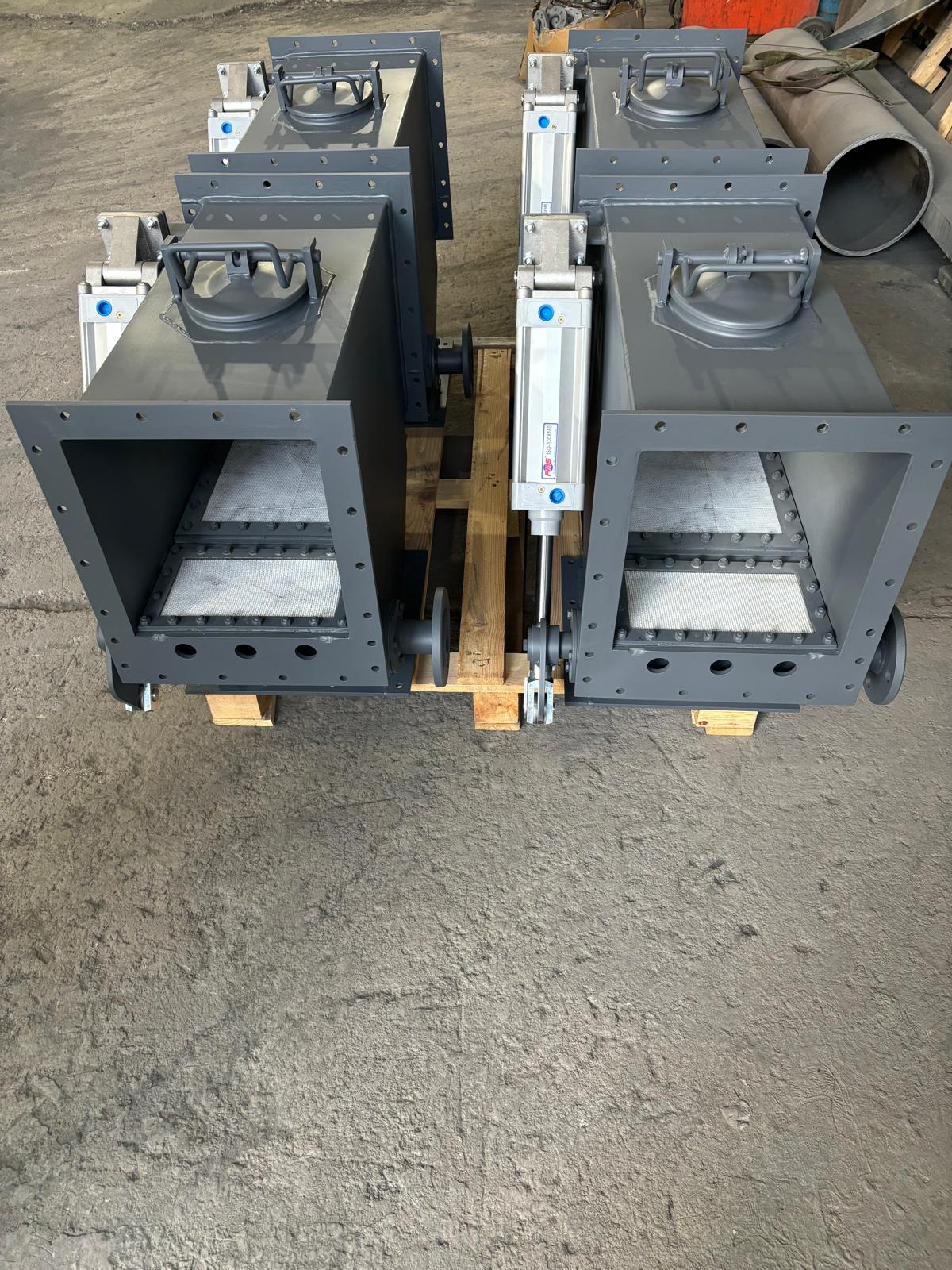Fast Air-Driven Flow Control for Bulk Conveyors